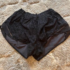 Lululemon Hotty hot shorts 2.5 inch